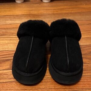 UGG Disquitte Black Suede Mules with Fur Lining LNWOT size 9
